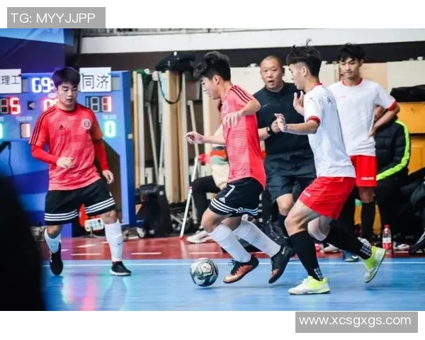 重庆足球队在冠军赛中的耐力展现与战术分析